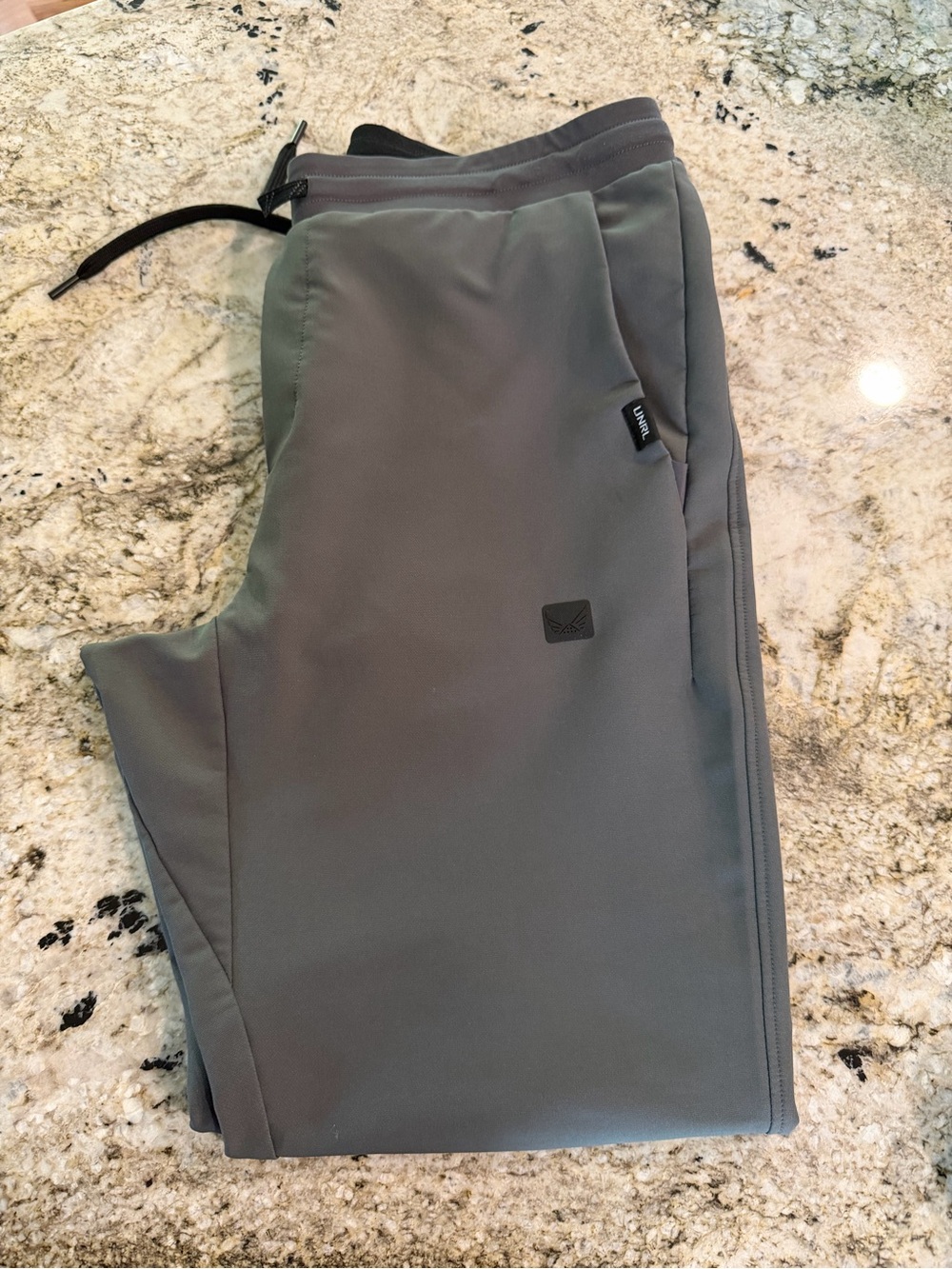 UNRL Men's Gray Athletic Jogger Pants with Drawstring, size L